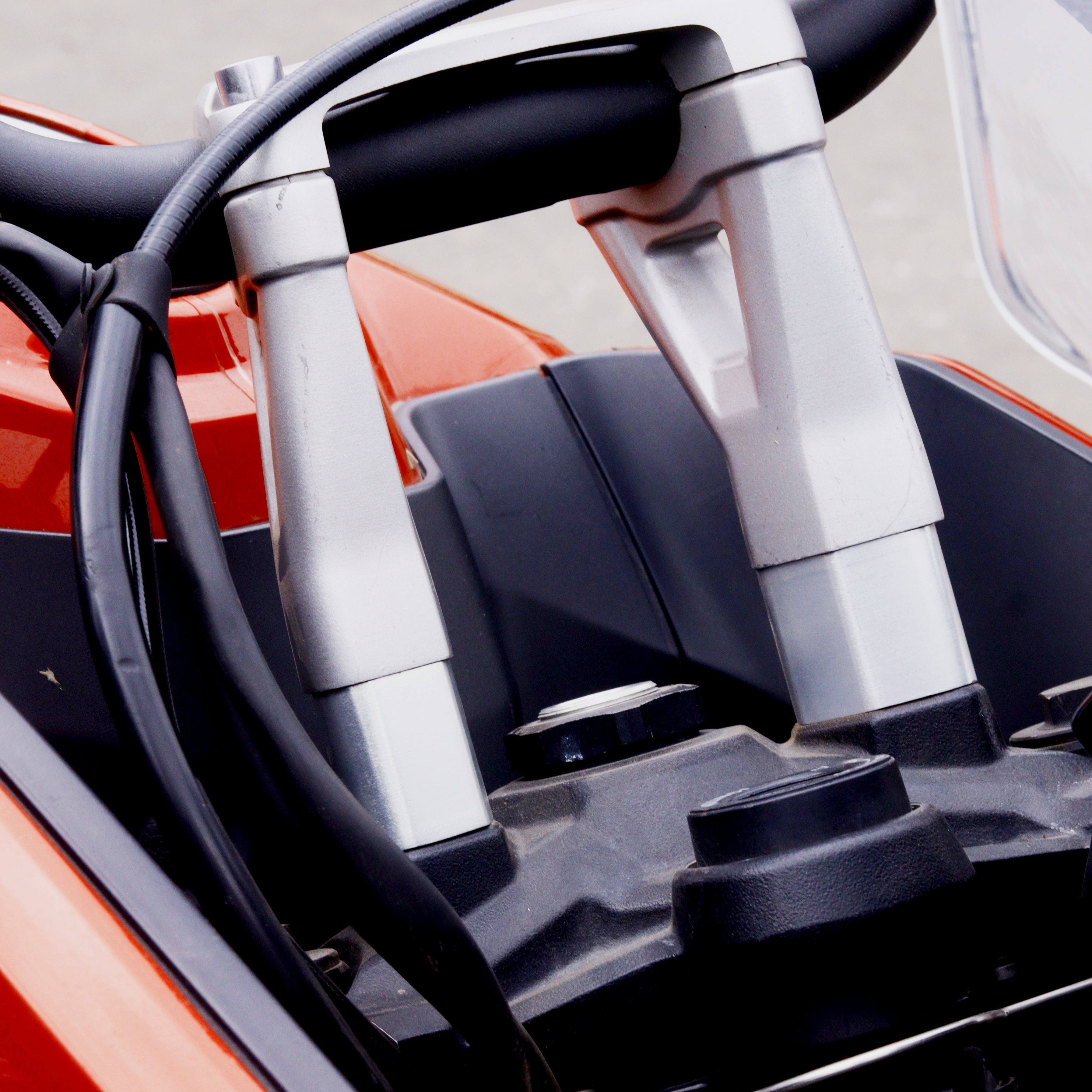 Machina Handle bar riser for Triumph Tiger 660